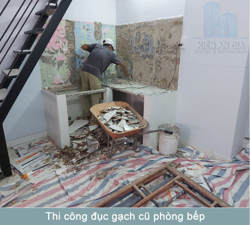 Đục gạch tường bếp